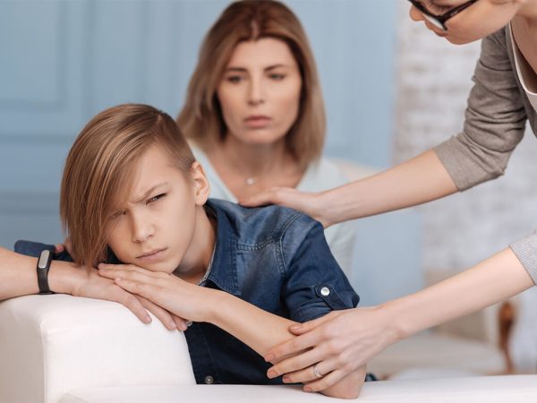 Pași pentru a depăși furia adolescenților